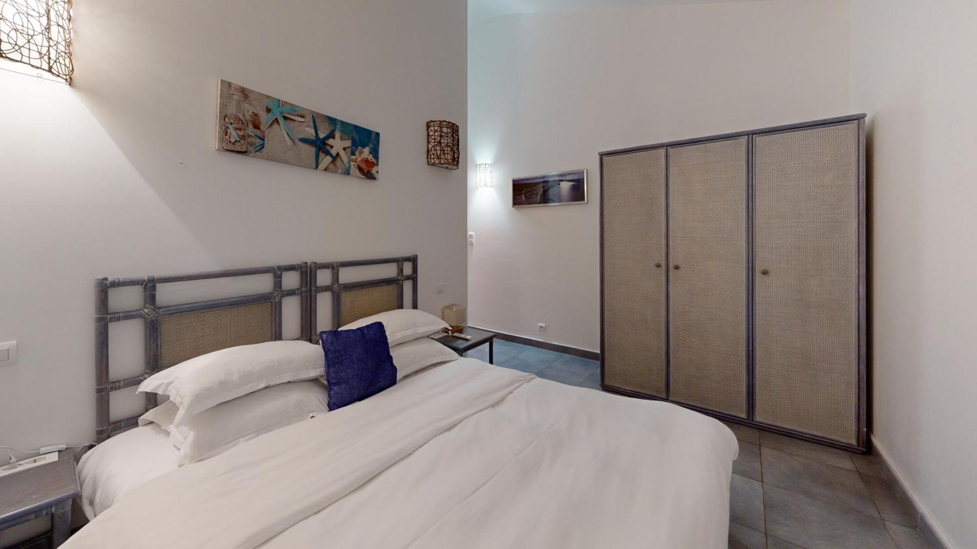 Poisson Rouge Hotel Bonifacio  Exterior photo