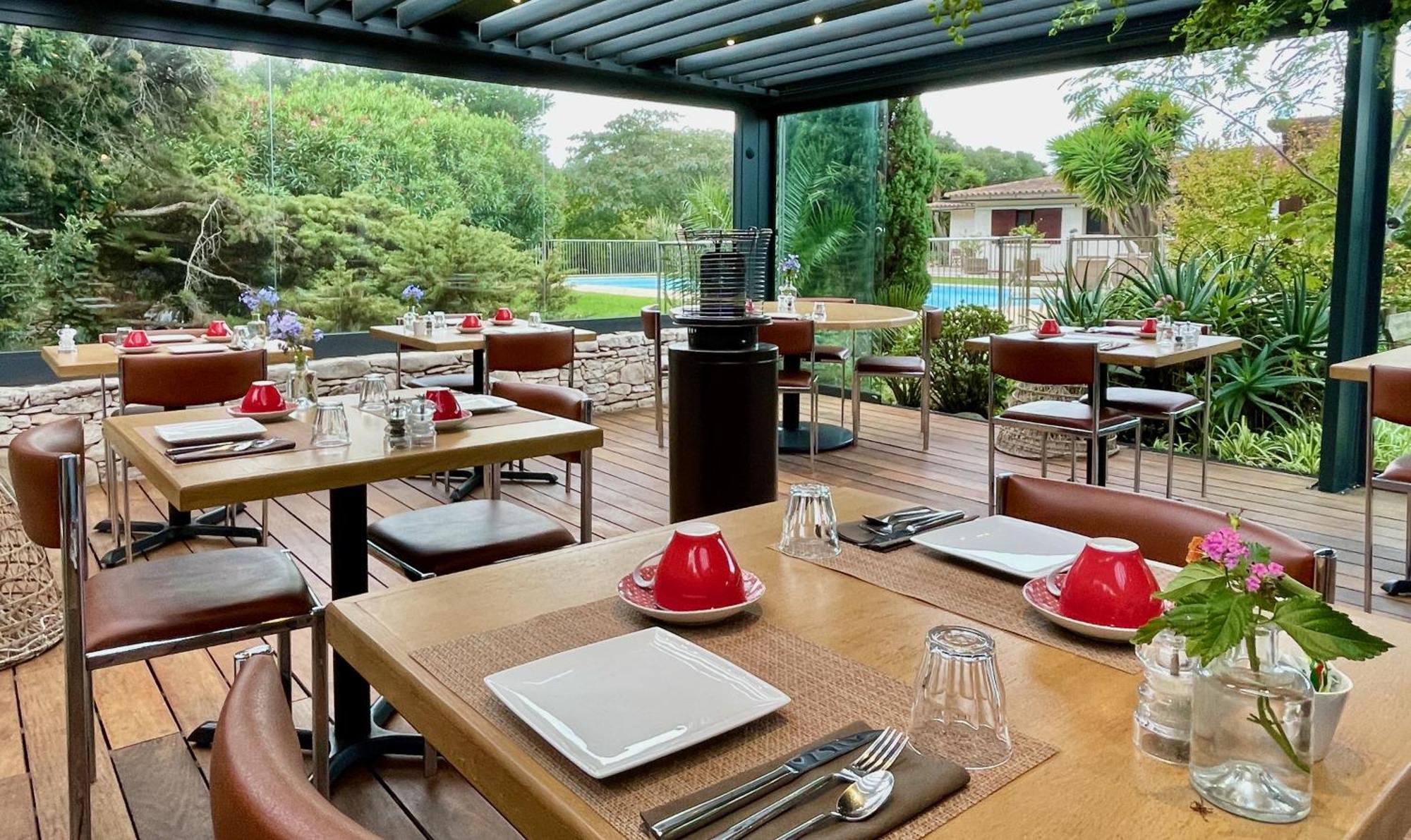 Poisson Rouge Hotel Bonifacio  Exterior photo