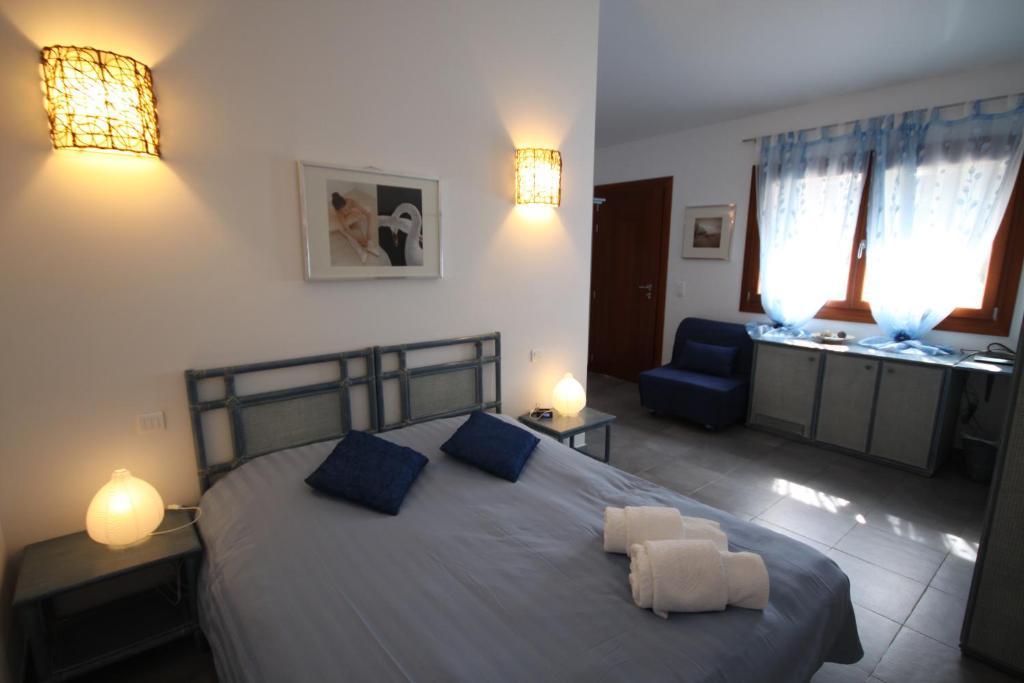 Poisson Rouge Hotel Bonifacio  Room photo