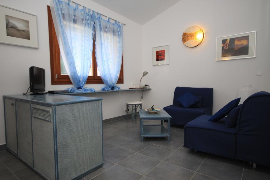 Poisson Rouge Hotel Bonifacio  Room photo